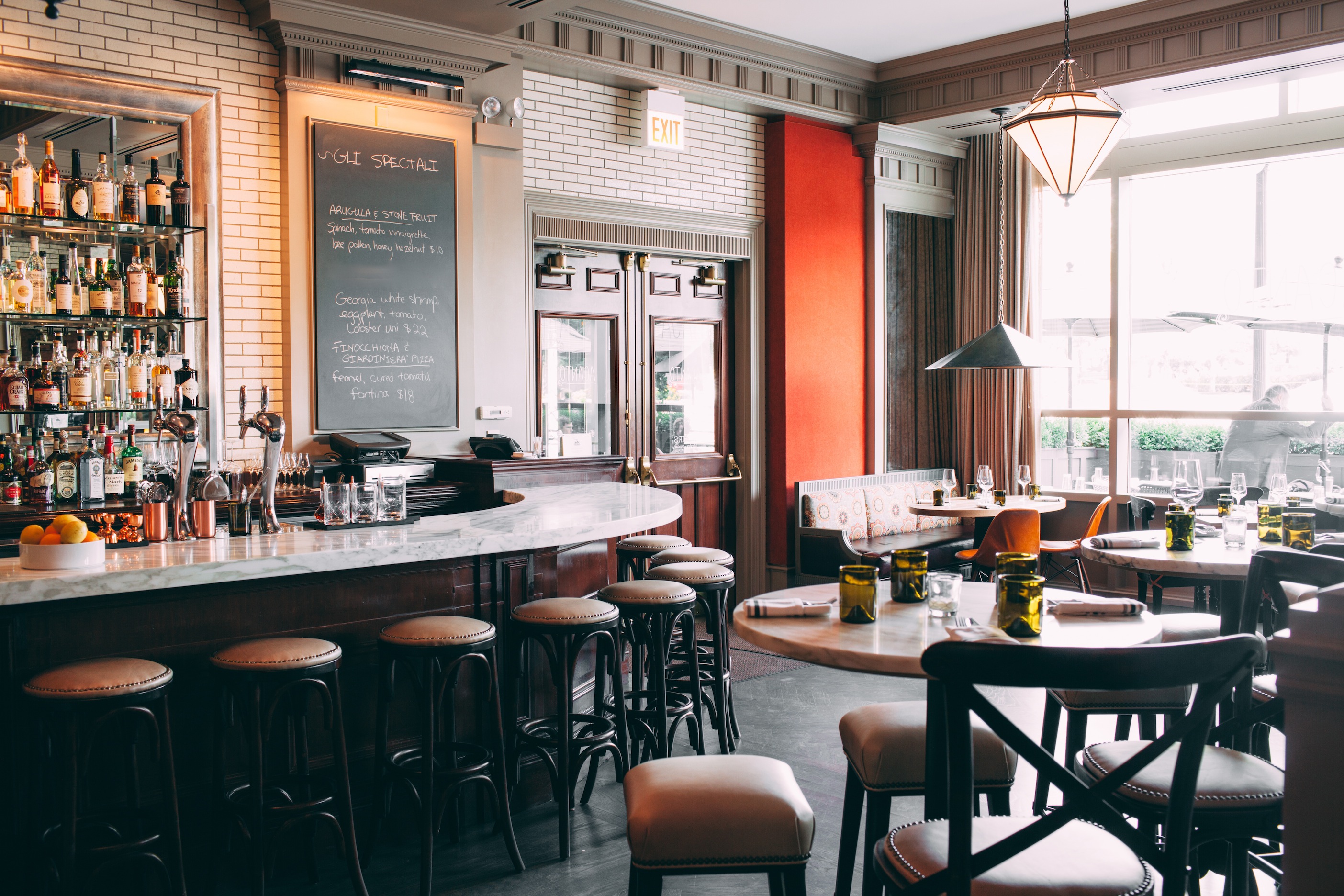 Acanto offers regional Italian food, wine and cocktails in Chicago’s Gage building.