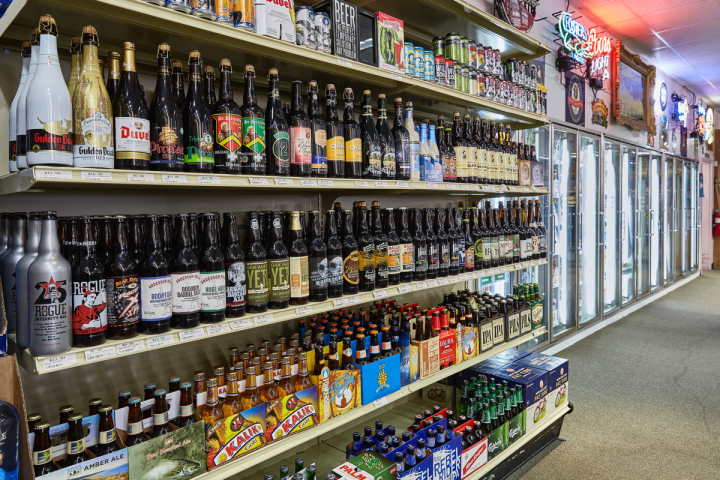 Stores average 600 to 800 beer SKUs, highlighting local Florida brews.